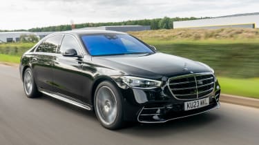 BMW 7 Series vs Mercedes S-Class - Mercedes front tracking